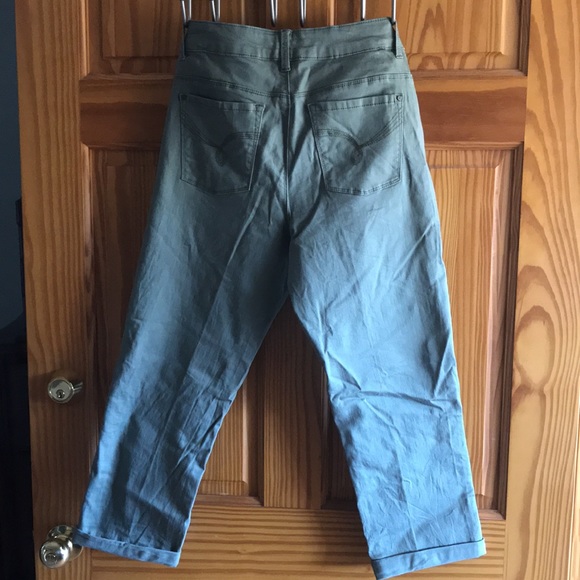 Capris - Picture 4 of 4